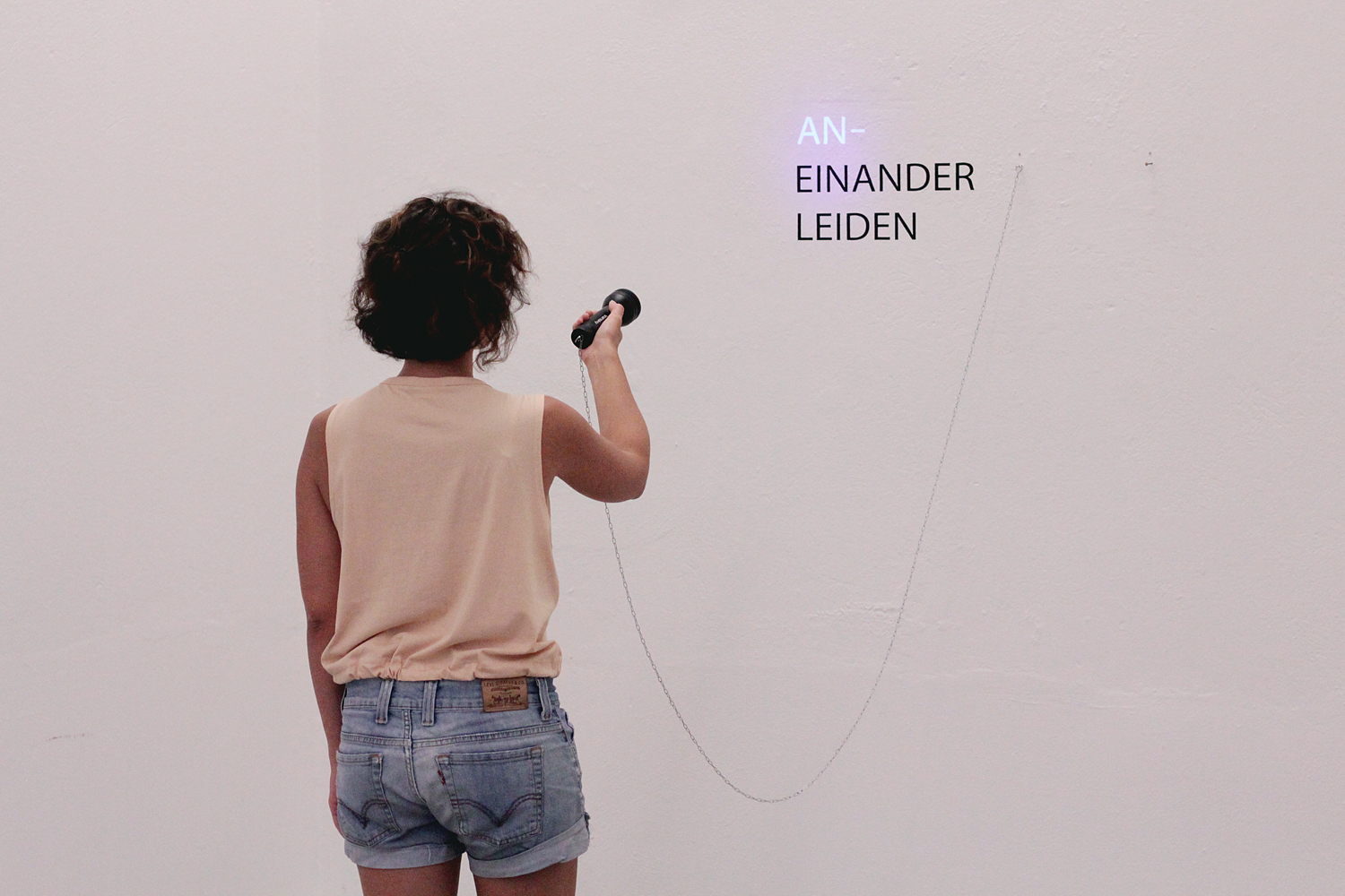 an-einander leiden (2b)