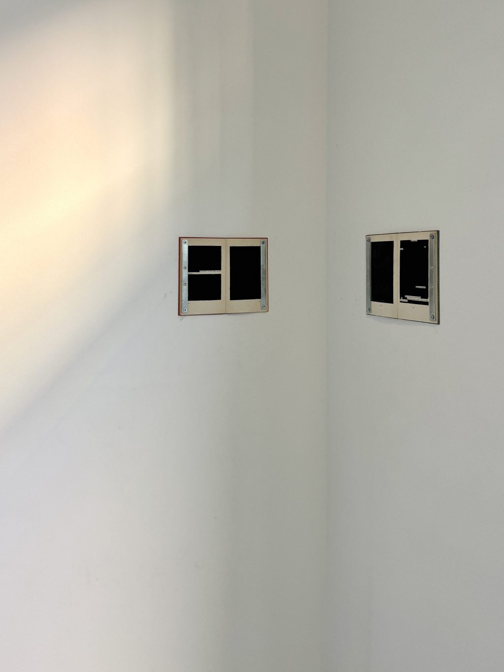 Con la schiena contro il muro&nbsp;I-III